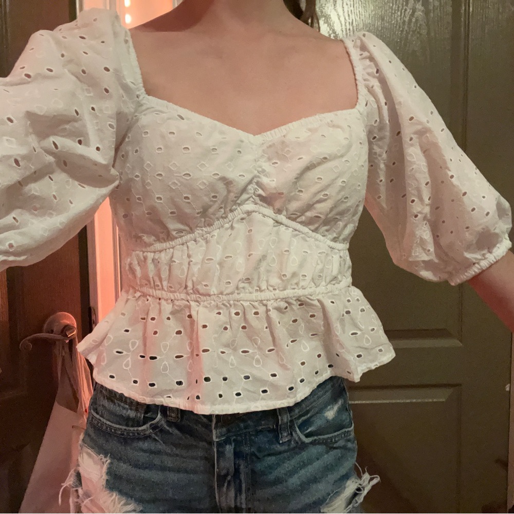 A size XS white blouse